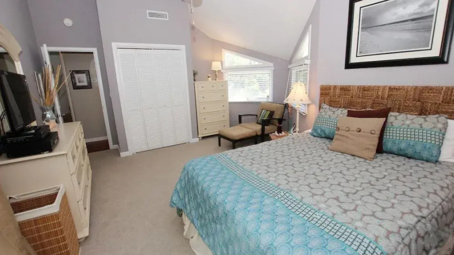 Sideways - 4 Br home by RedAwning