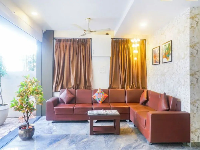 OYO 15741 Z Inn