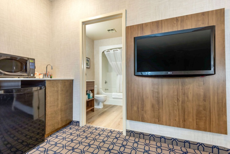Quality Suites Whitby photo 7