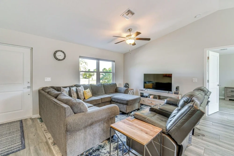 2 Bedrooms Cottage
