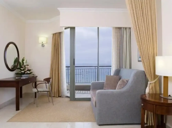 Deluxe Suite with balcony