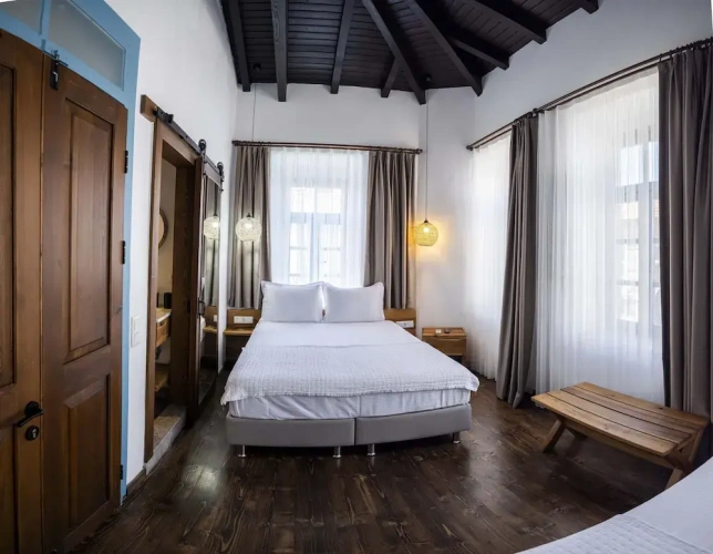 Standard Quadruple room with city view