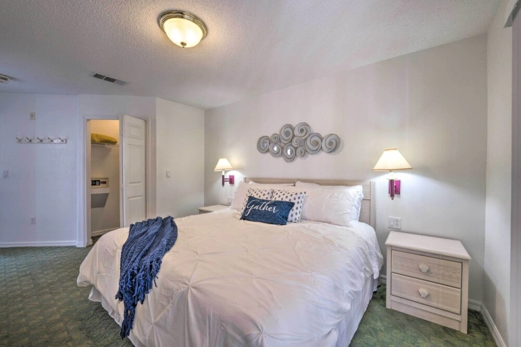 4 Bedrooms Apartment