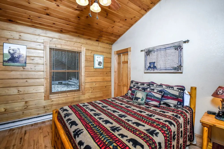 Bear Paws 2 Bedroom House