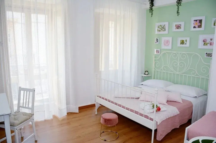 Mia's Rooms