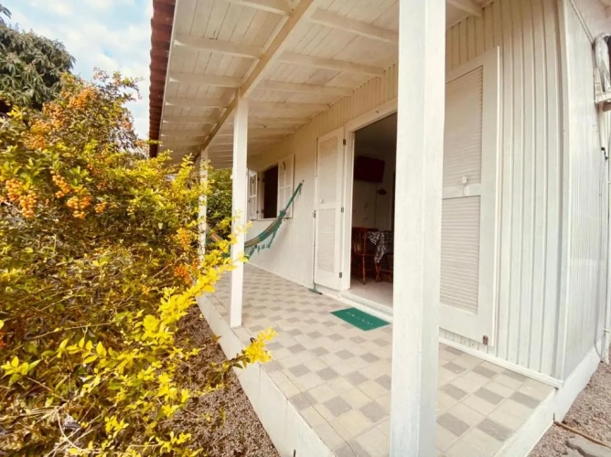 2 Bedrooms Bungalow