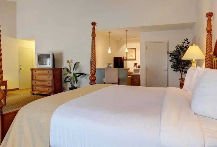 Riverwalk Inn & Suites