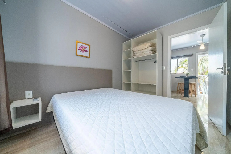 021 - Lindo Residencial com Piscina e Jacuzzi em Bombas