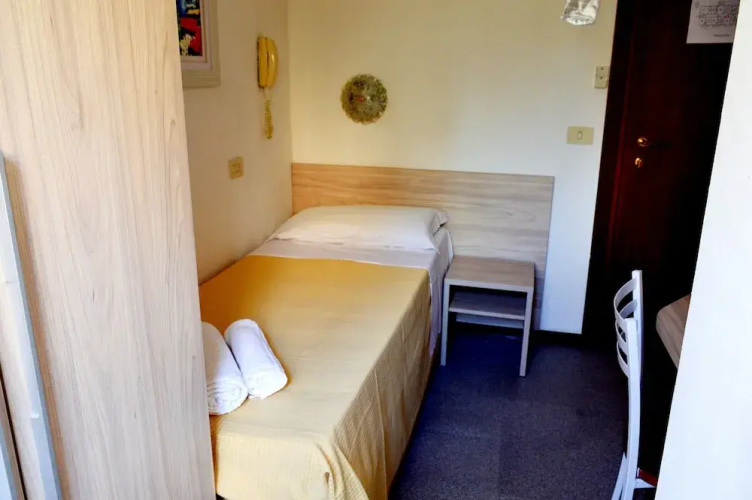 Single Room With Breakfast