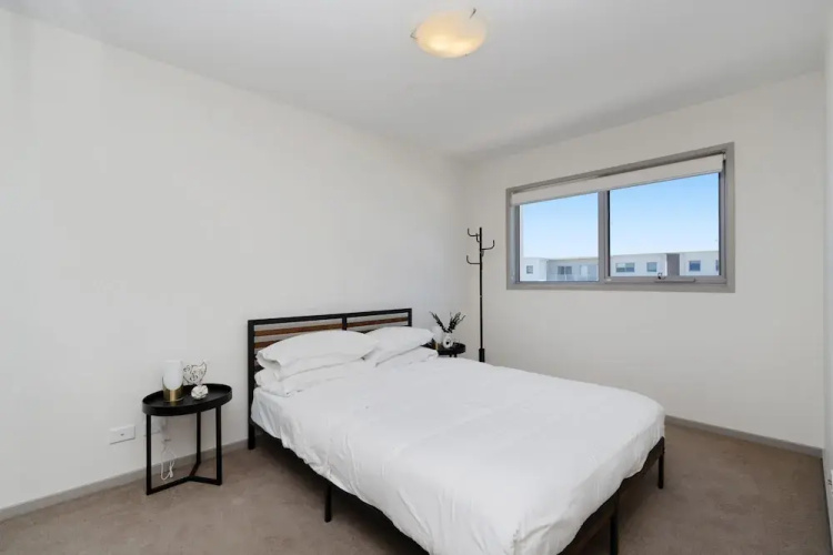 Elegant 2-bed Apartment With Balcony