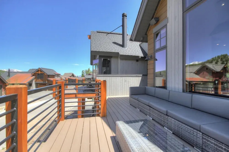 Slope View Chalet by RedAwning