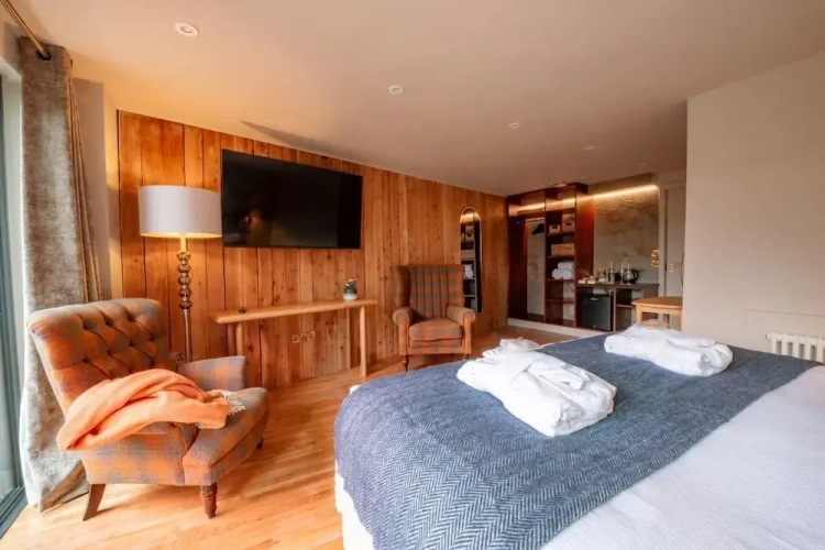 Double Junior Suite with lake view