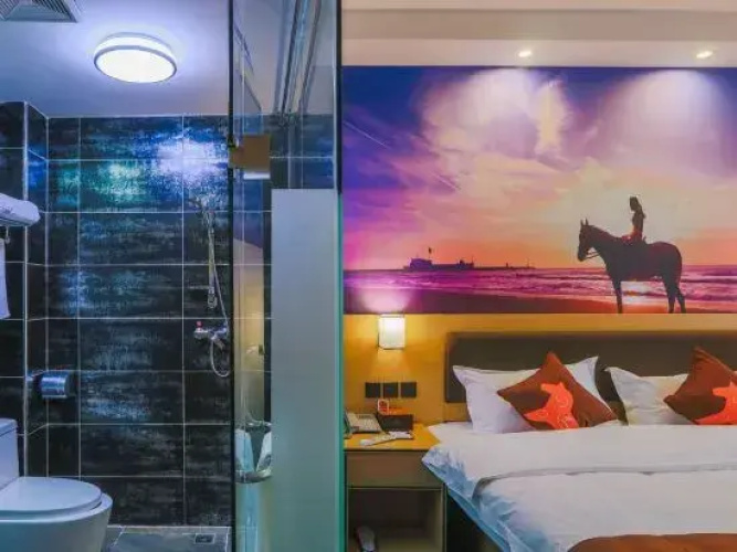 Junshang Hotel (Yangshuo West Street Store)