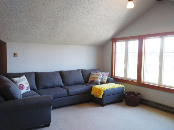 1881 Beach Dr