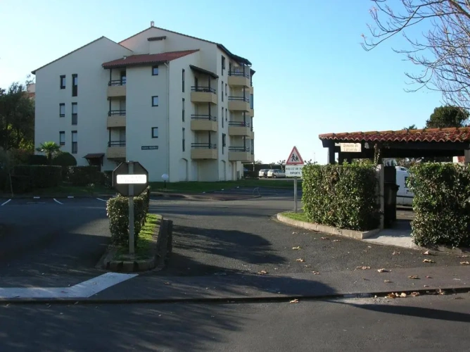 3 Bedrooms Apartment