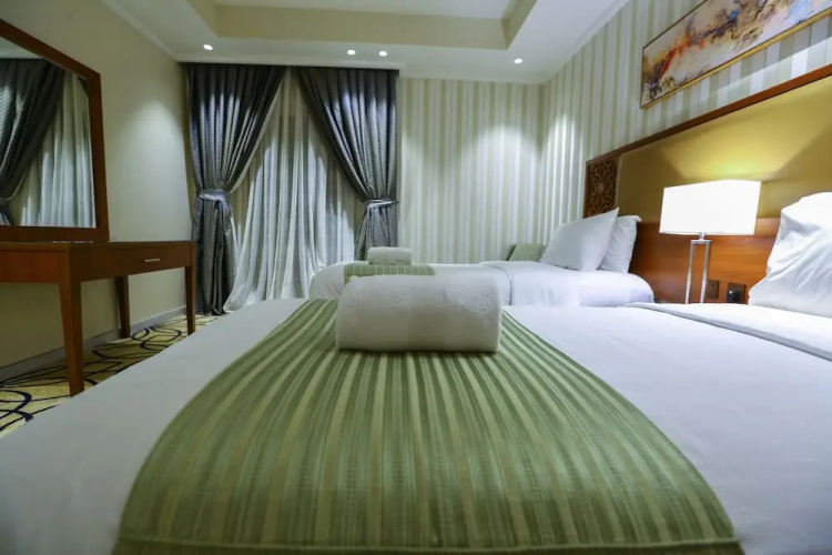 Lotaz Hotel Suites Al Salamah