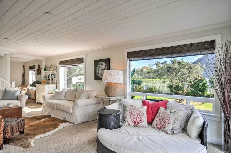 Waterfront Seaside Beach Home w/ Views & Hot Tub!