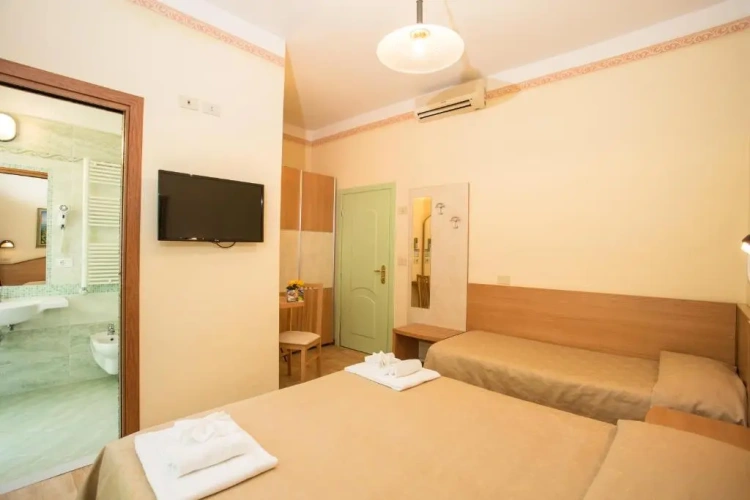 Standard Triple room with balcony