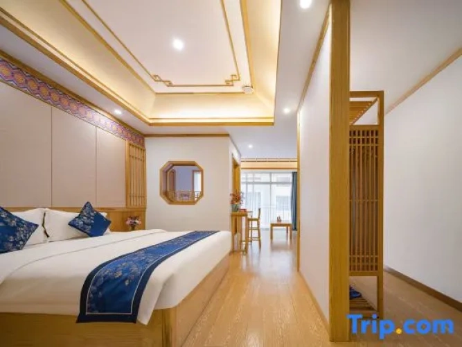 2 Bedrooms Double Suite with courtyard view