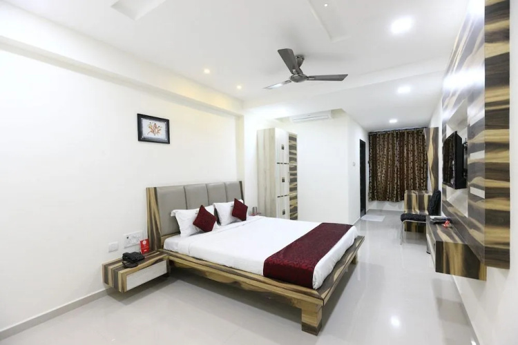 OYO 7131 Amrita Inn