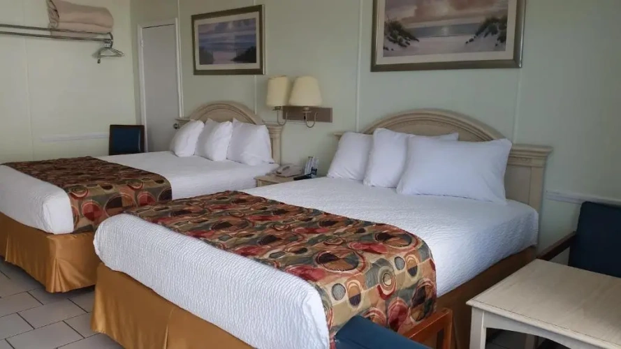 Standard Quadruple room with pool view
