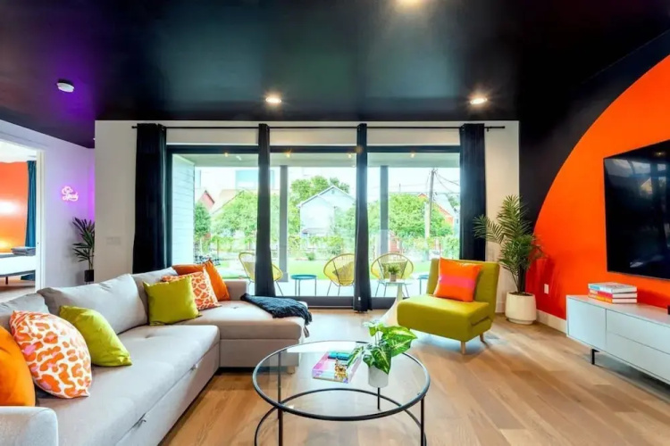 Queen's Gambit - 7 Minutes From Downtown - Sleeps 16