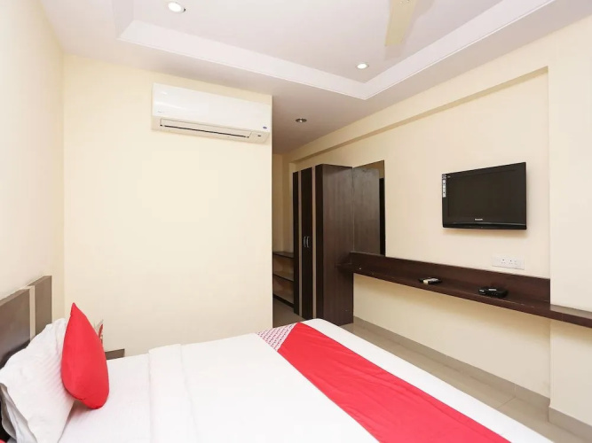 OYO 22040 Hotel Central Plaza