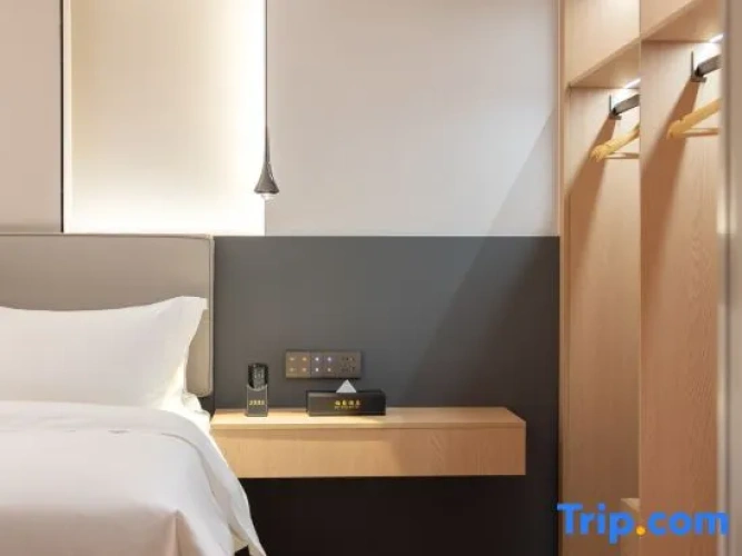 Deluxe Triple Suite