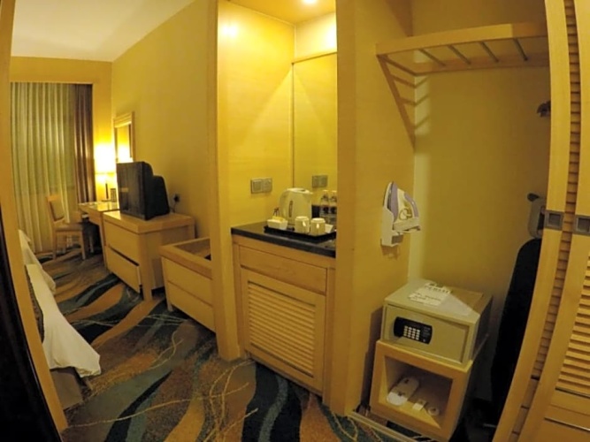 Standard Twin room with partial view