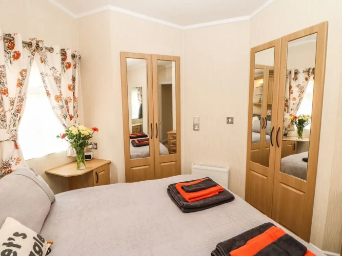 10 Poppy Lodge