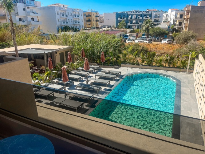 Deluxe Double room with pool view