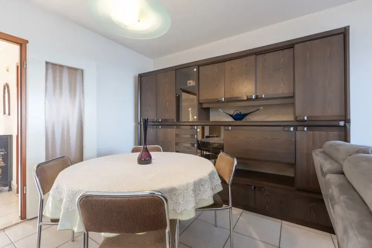 Flat With Frontal sea Views and Parking