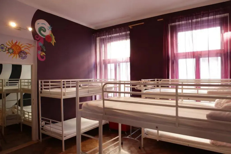 Art Hole Hostel