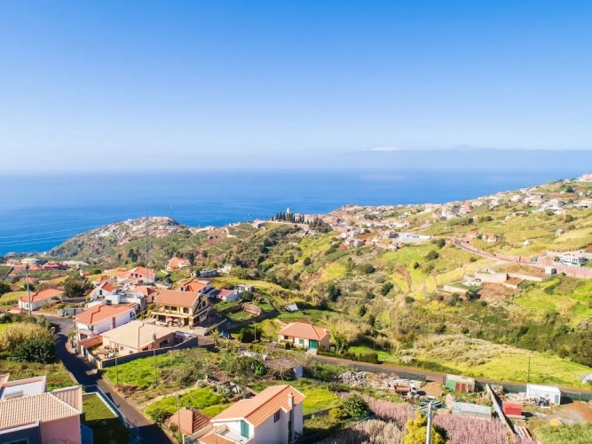 2 Bedrooms Apartment with sea view