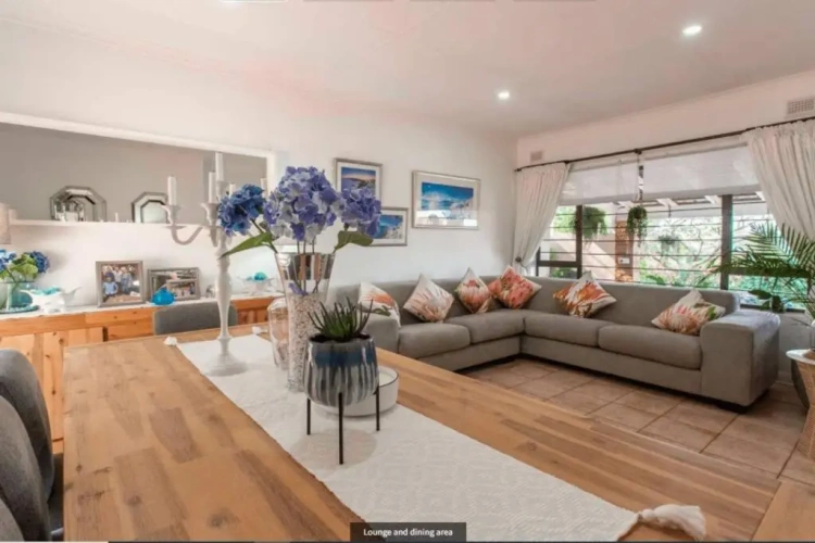 4 Bedrooms Cottage