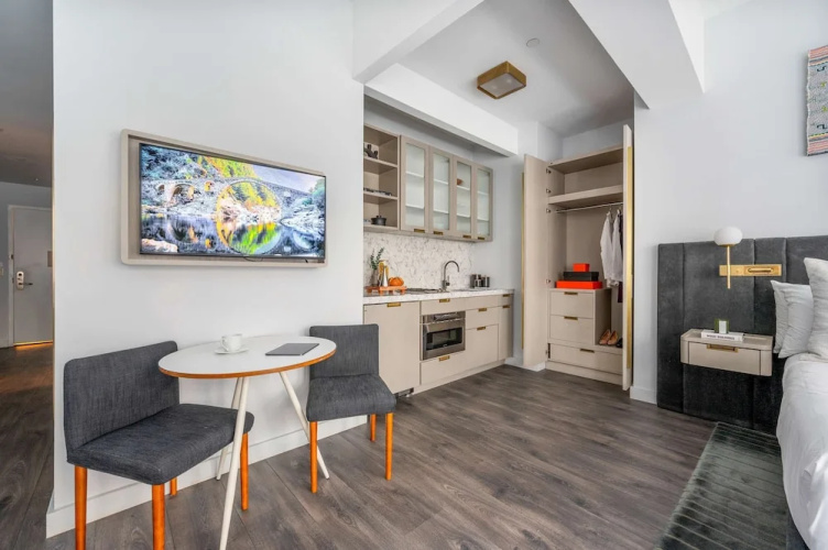 17john: Queen Studio Apartment - Disability Access