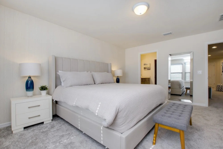 5 Bed 4 Bathroom Town Home