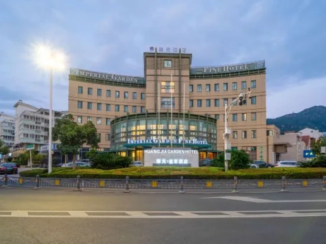 Skyscraper Hotel (Huangyan Jiufeng Park)