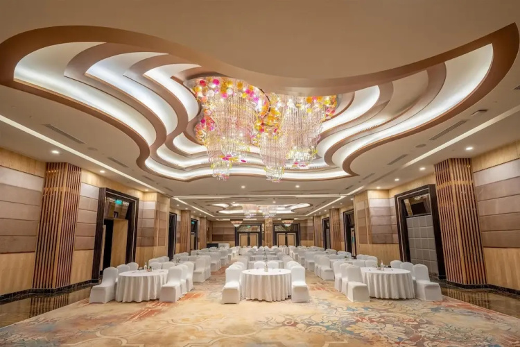 Radisson RED Indore