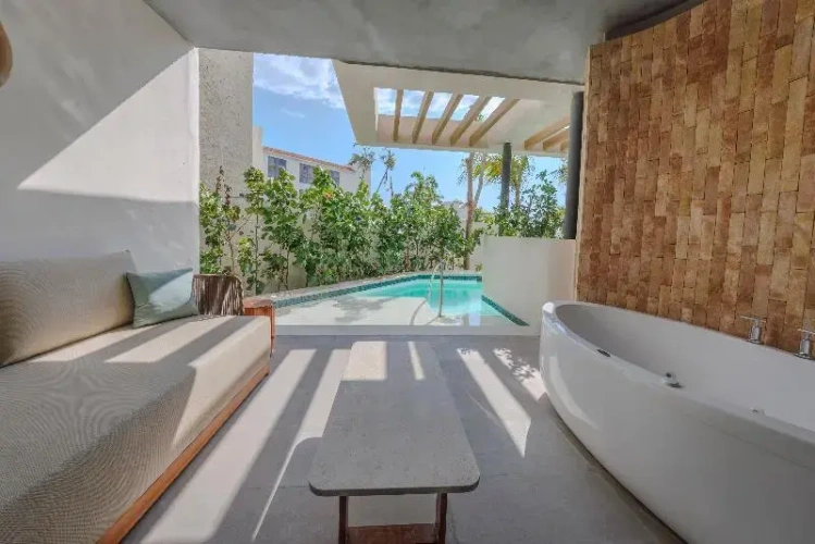 2 Bedrooms Suite with pool view