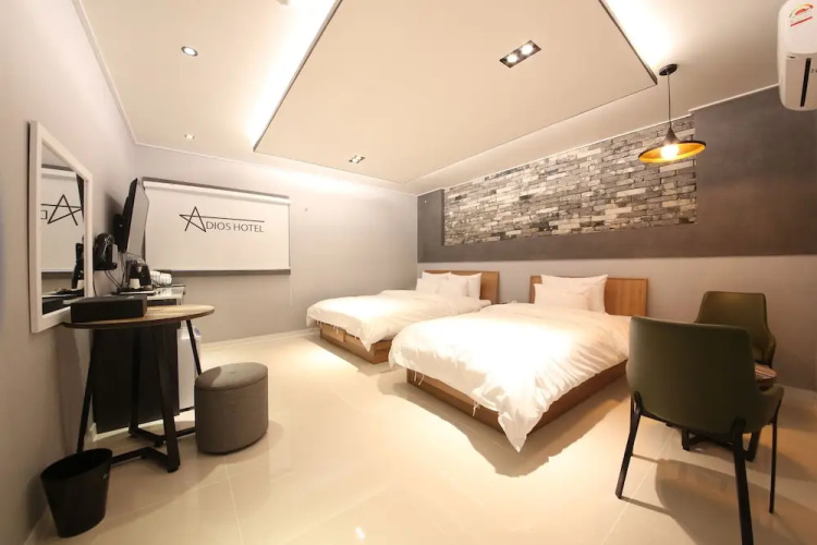 Tongyeong Adios Hotel