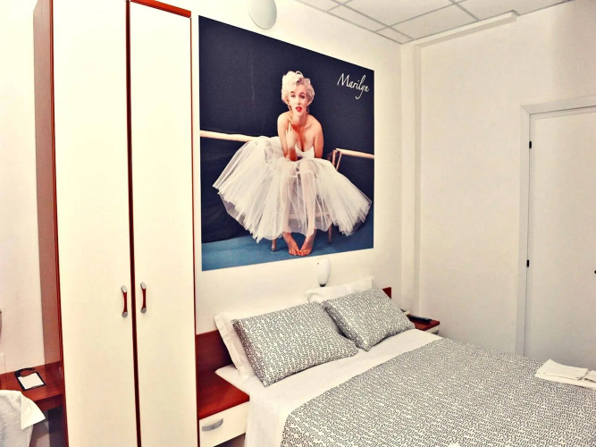 Hotel Lady
