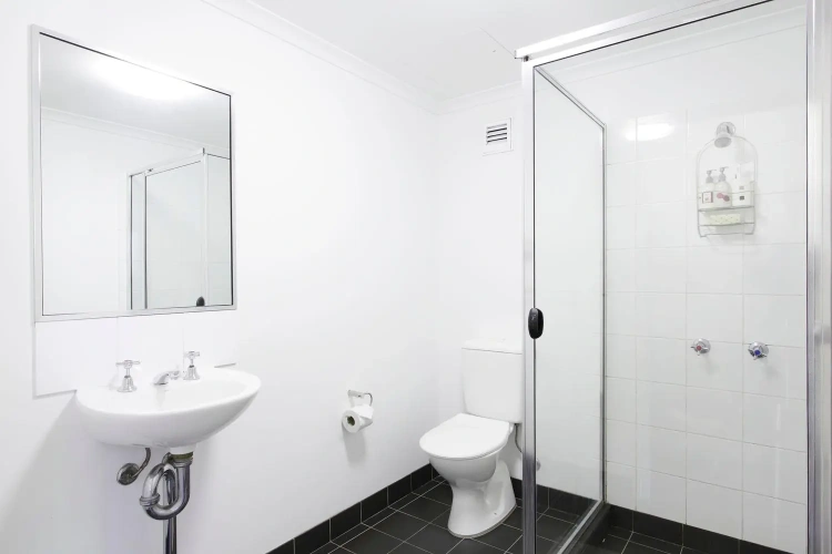 5 Bedrooms Double Apartment