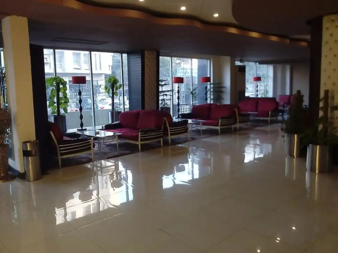 Hotel Leader's Inn