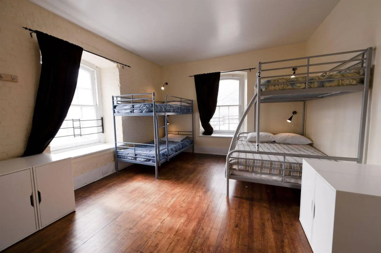 Saintlo Ottawa Jail Hostel