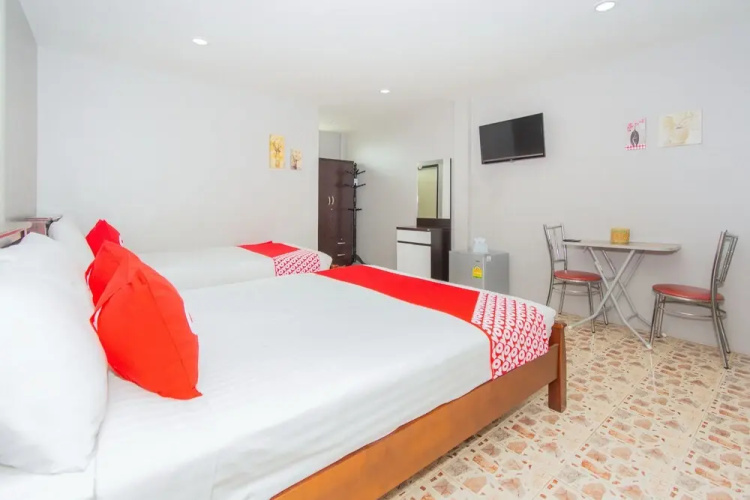 OYO 650 At Night Pranburi