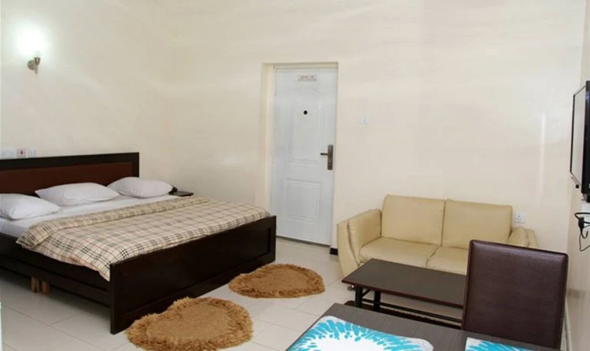De Castle Luxury Home
