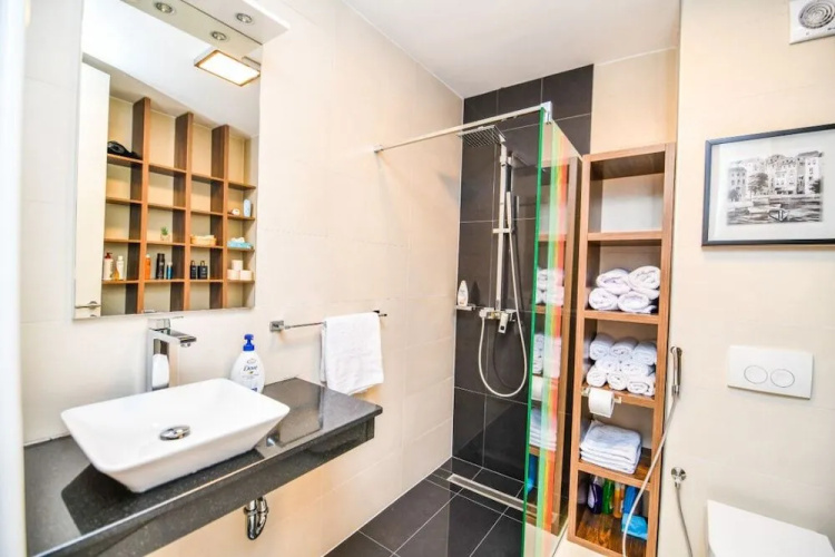 Modern 2bdr Apartment-best View- Free Parking