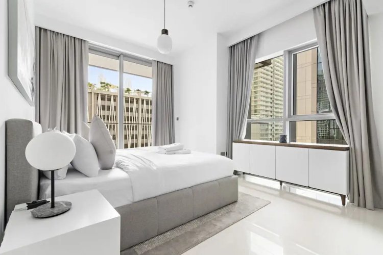 StoneTree - Luxurious 1 BR with Private Beach Access