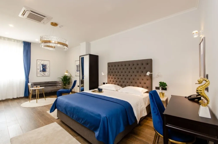 Deluxe Double room with city view